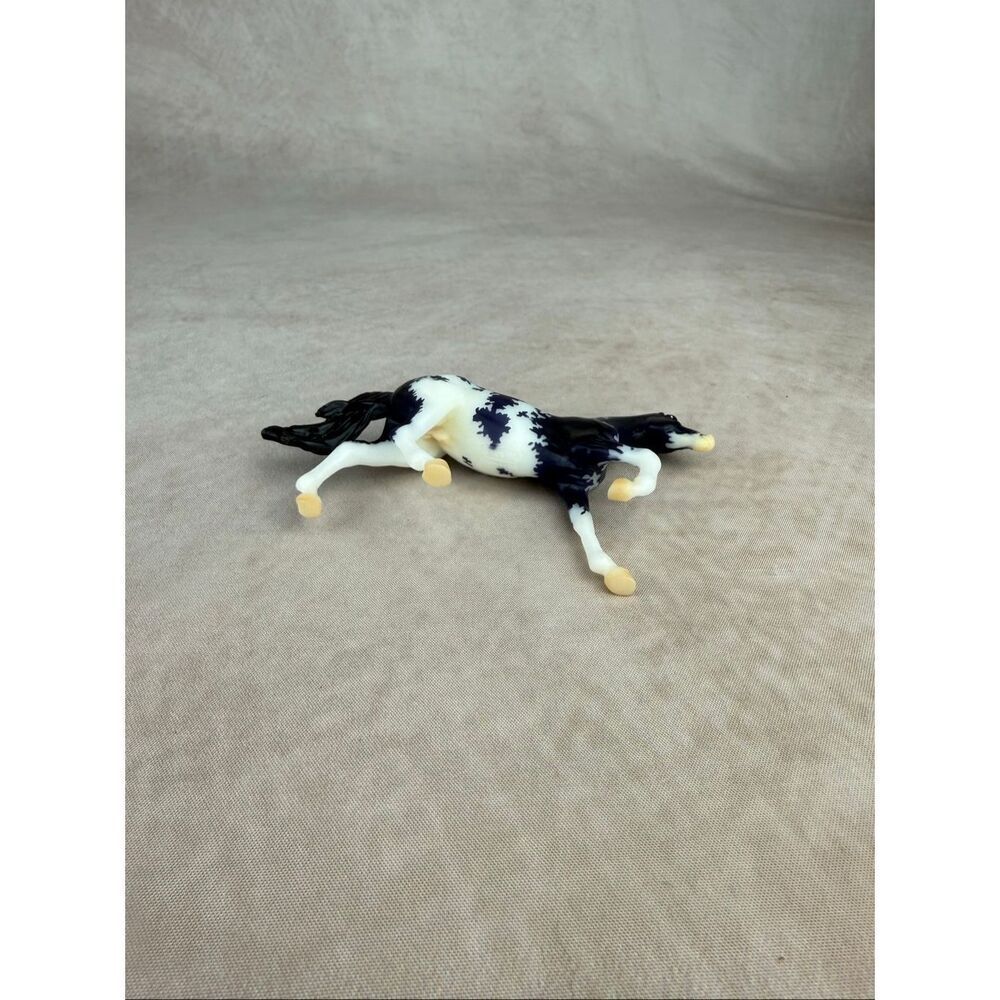 Breyer Stablemate Club Lanin Breyer Horse - Picture 8 of 8